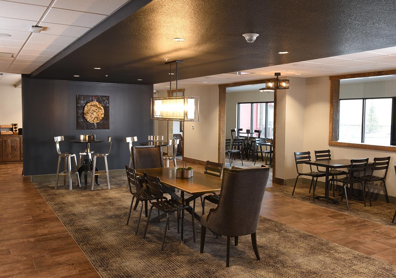 Stoney Creek Hotel Tulsa - Броукън Ароу Екстериор снимка